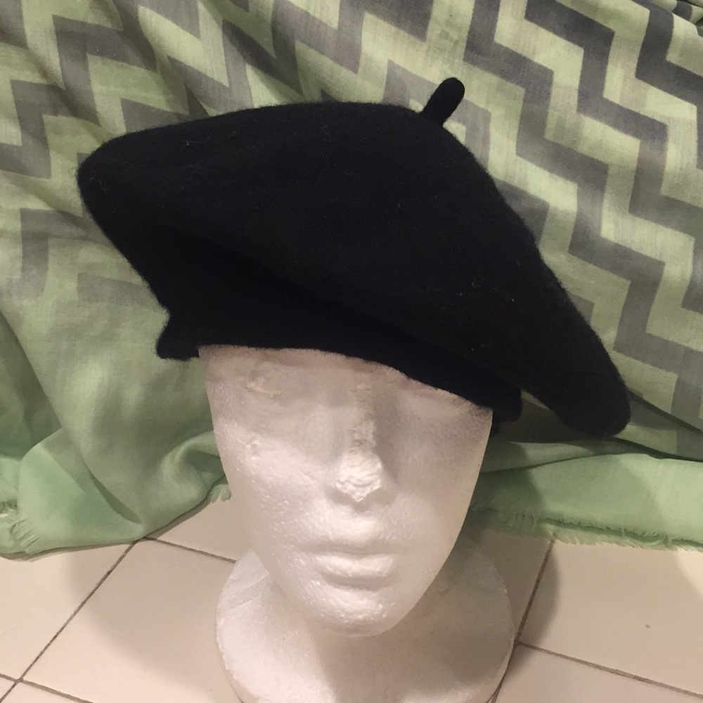 Black JHats beret 100% wool in good condition